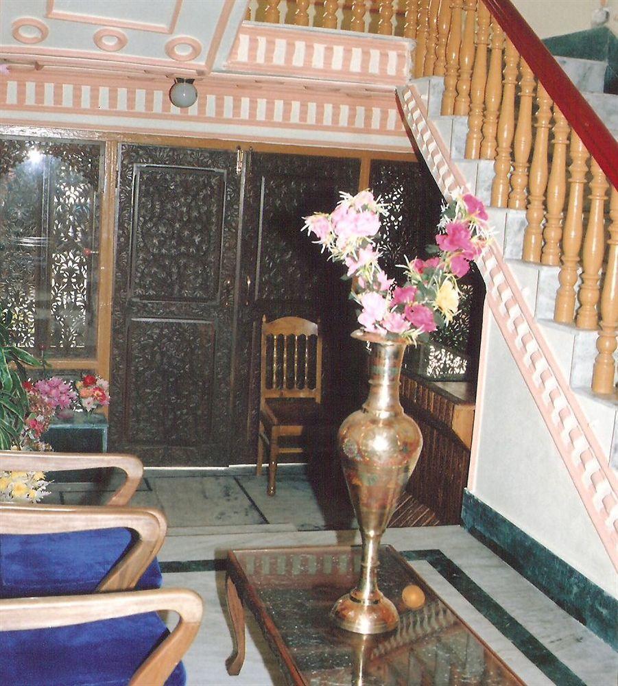 Hotel Zahgeer Continental - Srinagar Extérieur photo