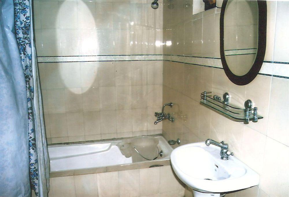 Hotel Zahgeer Continental - Srinagar Extérieur photo