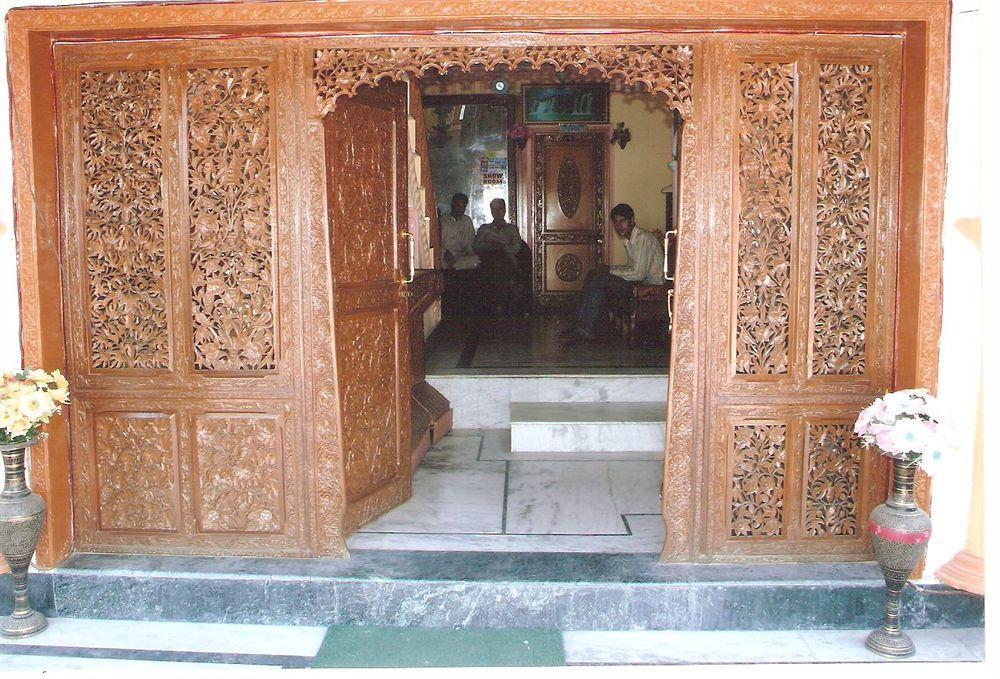 Hotel Zahgeer Continental - Srinagar Extérieur photo