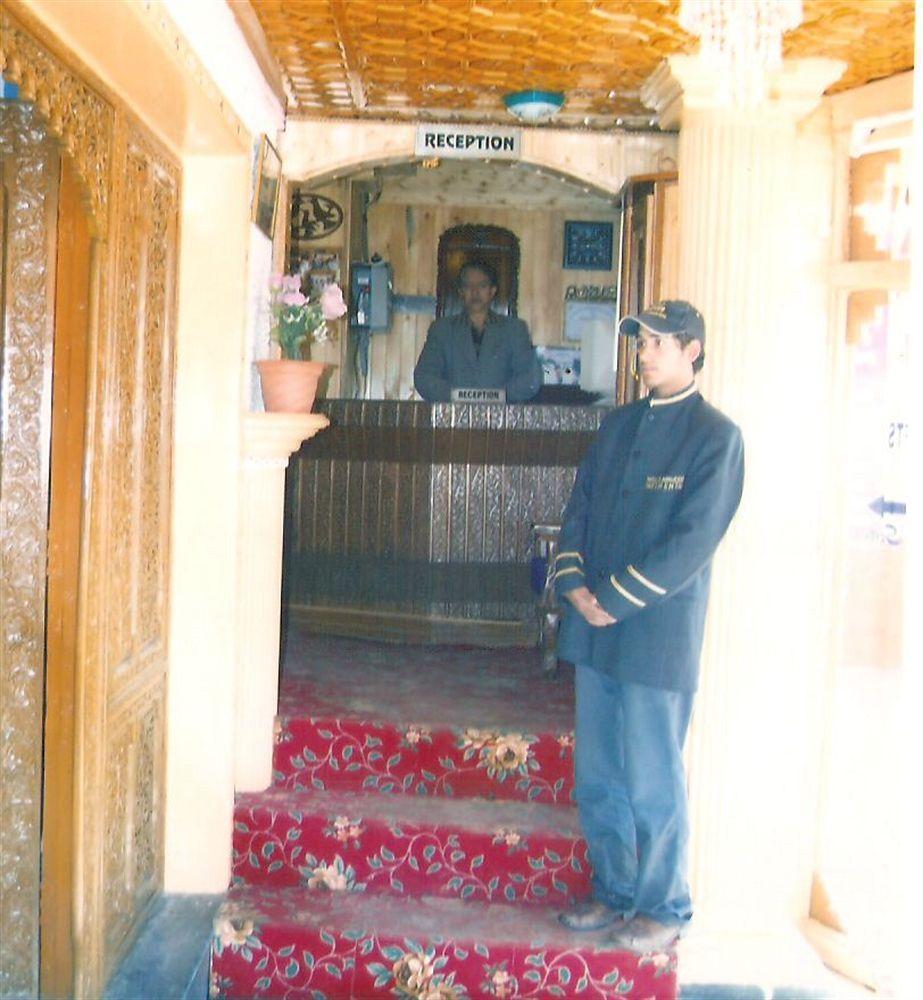 Hotel Zahgeer Continental - Srinagar Extérieur photo