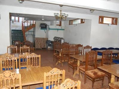 Hotel Zahgeer Continental - Srinagar Extérieur photo
