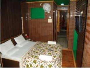 Hotel Zahgeer Continental - Srinagar Extérieur photo