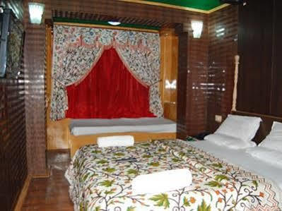 Hotel Zahgeer Continental - Srinagar Extérieur photo